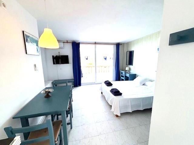 Apartamentos Can Marsalet Puerto Colom Ngoại thất bức ảnh