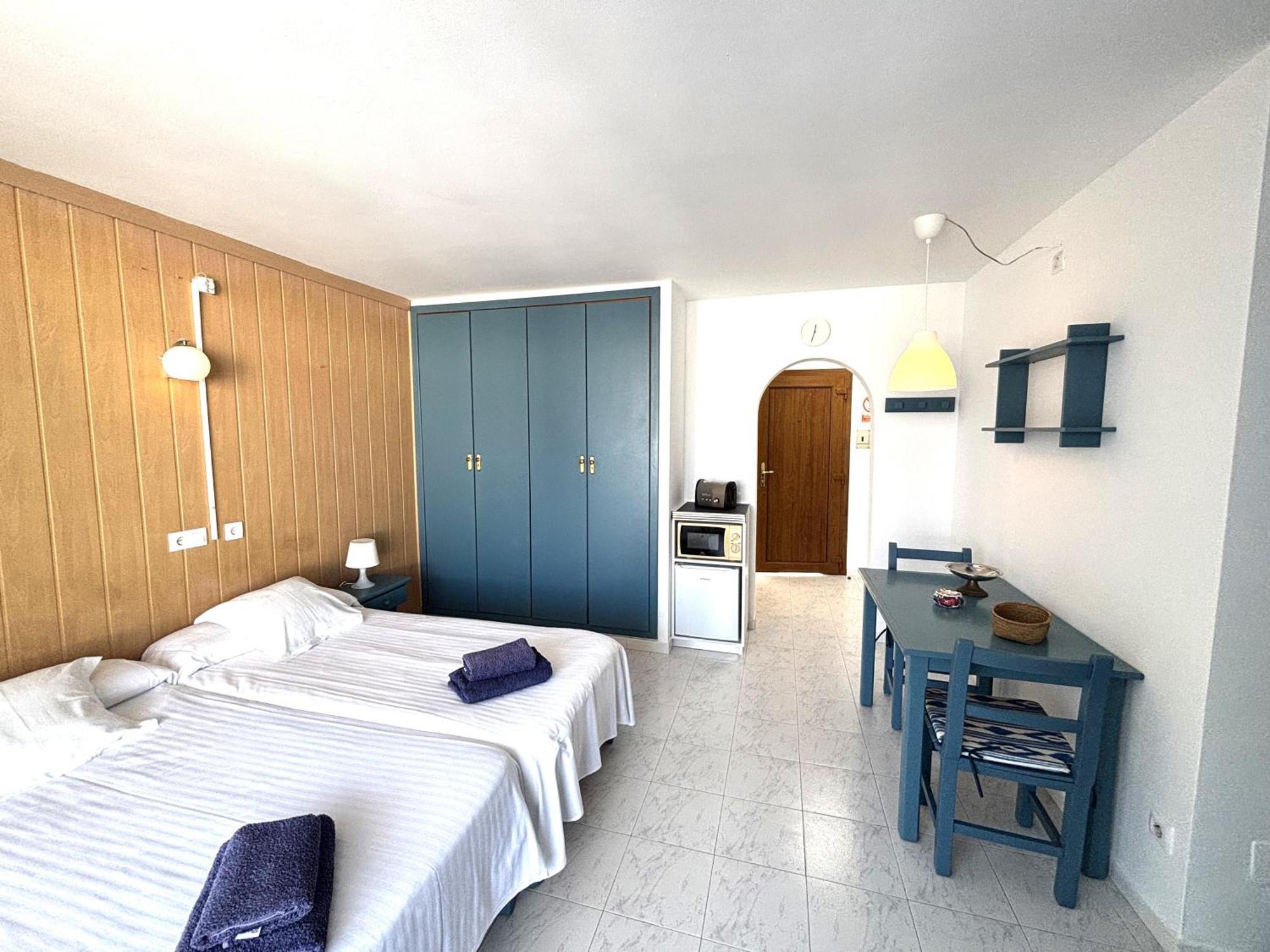 Apartamentos Can Marsalet Puerto Colom Ngoại thất bức ảnh